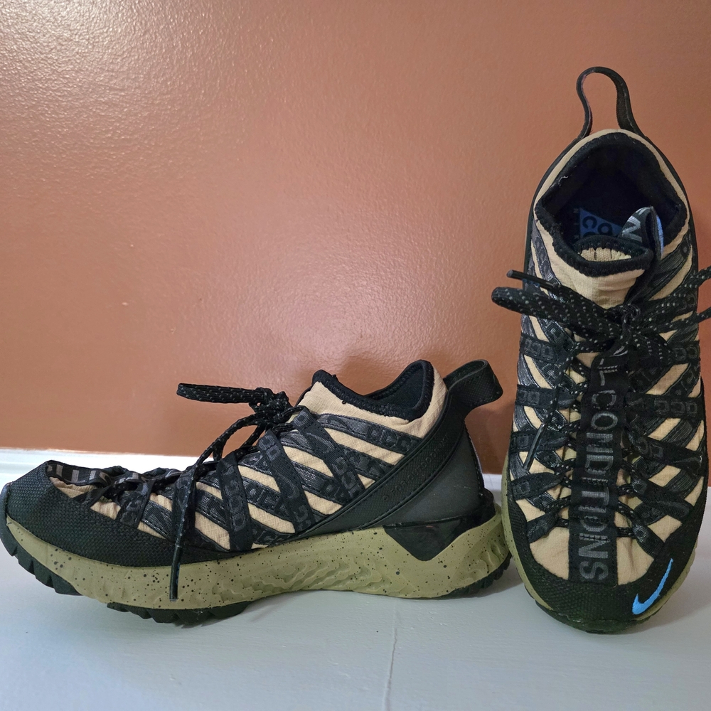 Nike ACG‎ Black and Tan Sneakers Men's Size 3.5 Women's Size 5 Hiking, Athletic